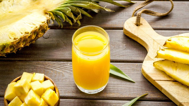 Suco de abacaxi com chá verde. A bebida 'milagrosa' que seca a barriga
