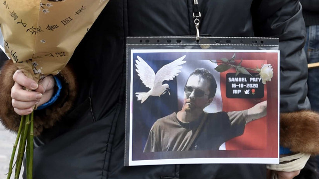 Ela mentiu para encobrir uma suspensão na escola. Seu professor acabou decapitado na França