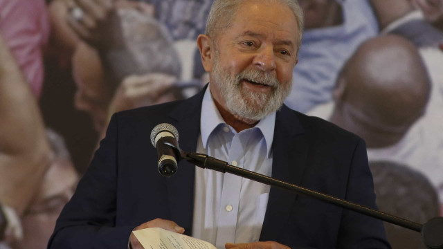 Lula retira Petrobras da privatização e assina MPs dos R$ 600 e dos combustíveis