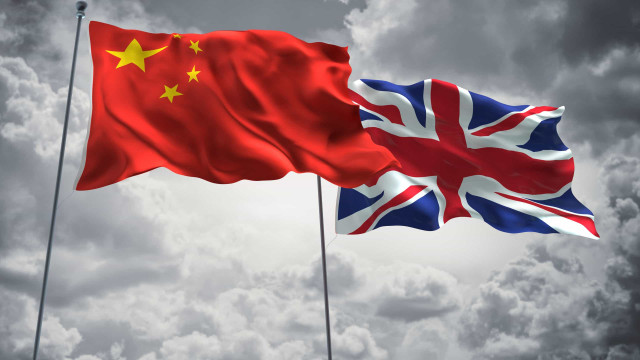 Reino Unido mantém China em proximidade segura em novo plano estratégico