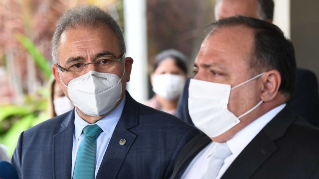 'Vamos controlar pandemia com vacinação e novos hábitos', diz Pazuello