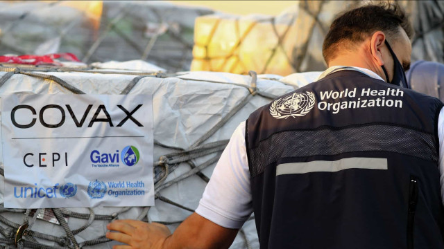 Brasil recebe 1º lote de vacinas contra Covid de consórcio internacional