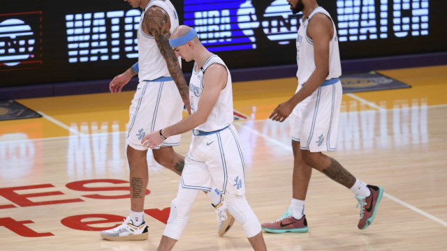Em Los Angeles, 76ers vencem e impõem a quarta derrota seguida dos Lakers