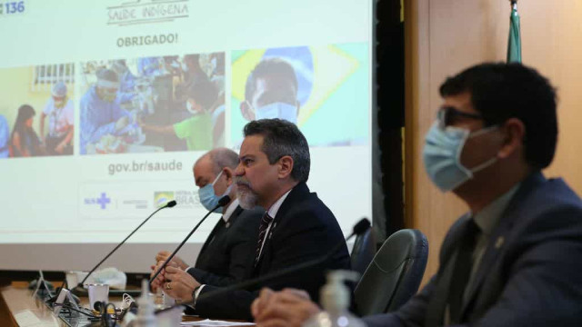 Governo exonera Élcio Franco do cargo de secretário executivo da Saúde