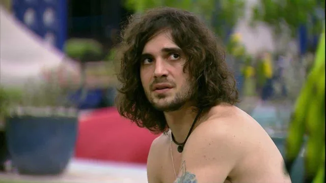 
                    Fiuk se irrita por música sobre depressão virar meme
                