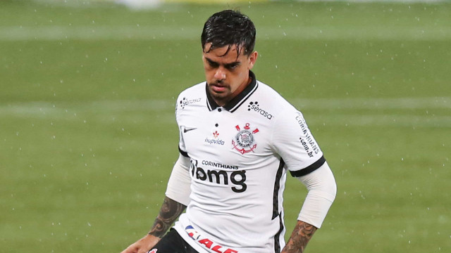 Fagner não se recupera e desfalca o Corinthians na estreia da Copa Libertadores