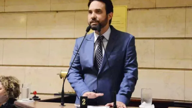 
                    Jairinho admite que dava 'bandas' em Henry, mas nega agressões e tortura
                