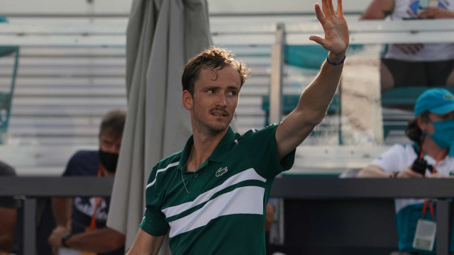 Número 2 do mundo, Medvedev revela que está com covid-19 e não joga em Montecarlo