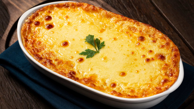 Aprenda a fazer um delicioso Escondidinho de Macaxeira com Charque