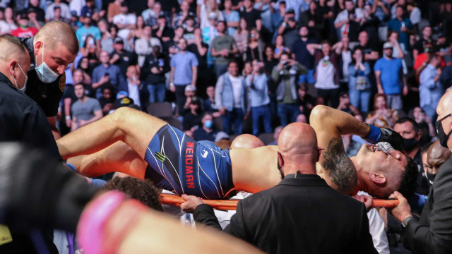 Chris Weidman fratura a perna em chute idêntico ao de Anderson Silva