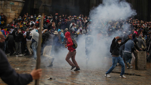 Protestos na Colômbia têm confrontos entre policiais e manifestantes