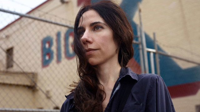 Documentário sobre inspiração criativa de PJ Harvey chega à MUBI