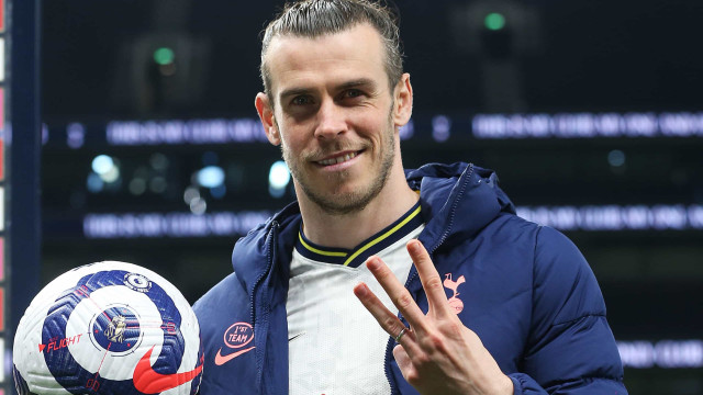 Com 'hat-trick' de Bale, Tottenham goleia lanterna e entra na briga pelo G4