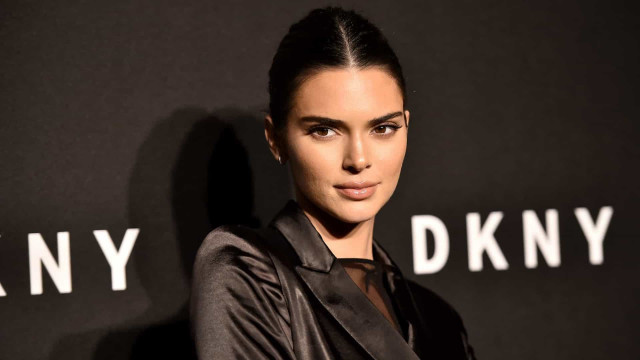 Kendall Jenner surpreende ao aparecer completamente nua