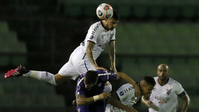 Athletico-PR vence na Venezuela e segue na briga pela liderança na Sul-Americana