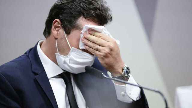 Wajngarten se esquiva de perguntas e é ameaçado de prisão em CPI; Flávio Bolsonaro chama Renan de vagabundo