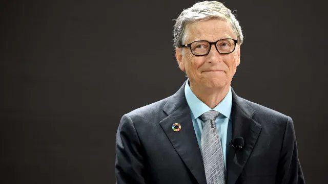 
                    Bill Gates defende criar reserva de empregos para humanos e cobrar impostos sobre robôs
                