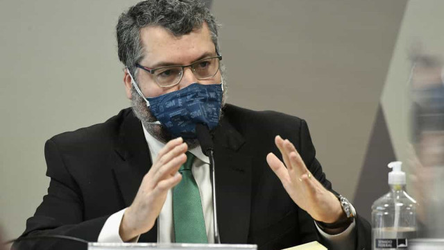 Ernesto Araújo aciona STF contra quebra de sigilo aprovada pela CPI da Covid