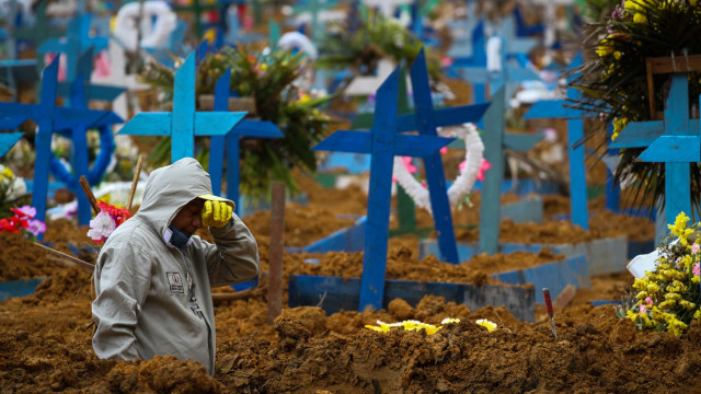 Brasil registra 1.123 mortes por Covid em 24 h e passa de 566 mil óbitos