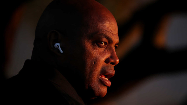 Polêmico, Charles Barkley diz que NBA 'não tem culhão' para punir LeBron James