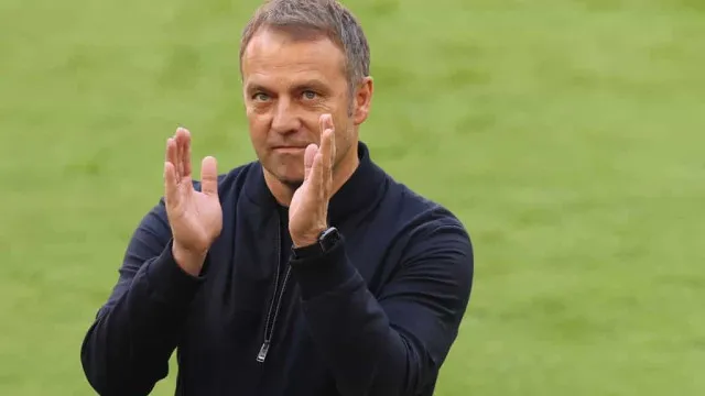
                    Hansi Flick confirma renovação de contrato com o Barcelona até 2028
                