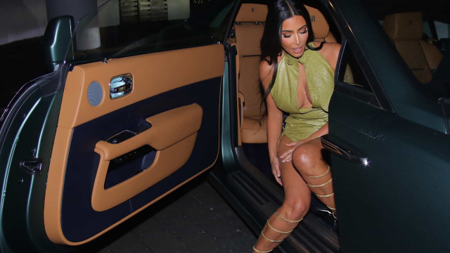 Kim Kardashian nega ter contraído Covid em sua viagem de aniversário