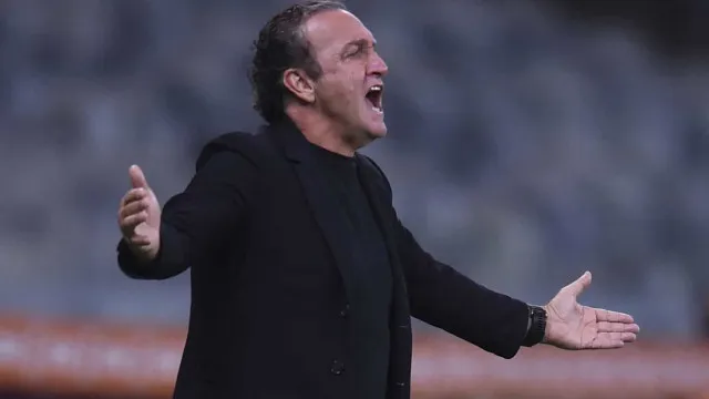 
                    Cuca reprova briga de Neymar e Robinho Jr.: 'O único que perde com isso é o Santos'
                