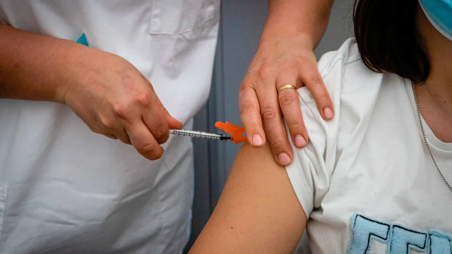 Brasil tem 66,14% da população com vacinação completa; 14 Estados não atualizam dados