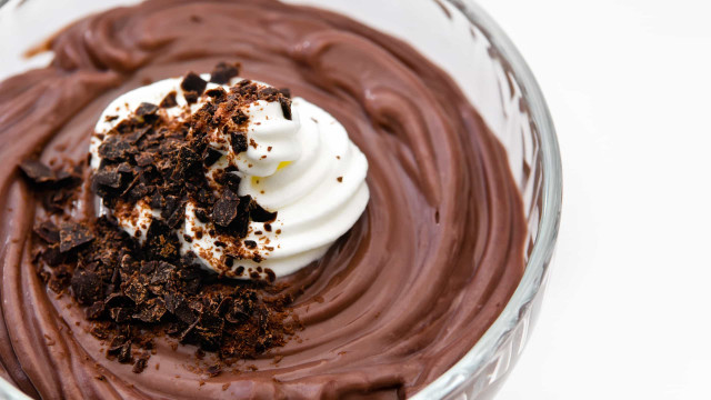 Mousse de chocolate com leite condensado. Resistir para quê?!