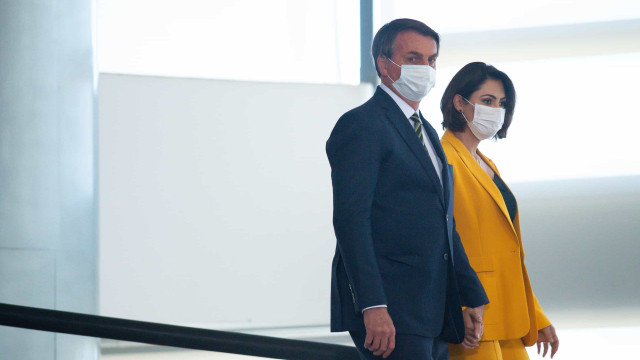 Receita Federal rastreou investigações contra Bolsonaro, primeira-dama, ex-mulheres, filhos e Queiroz
