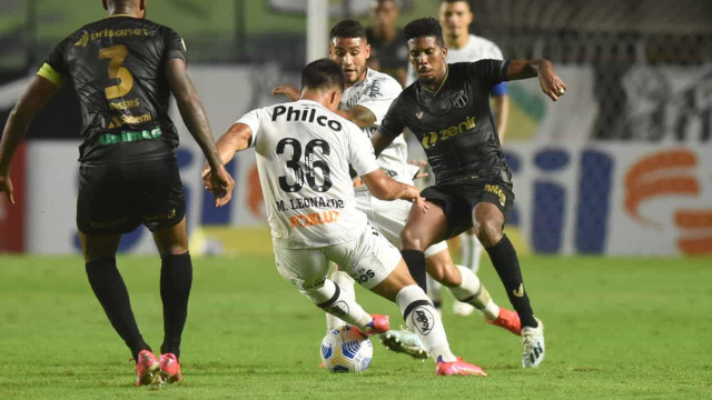 Santos faz três no Ceará e comemora primeira vitória no Brasileirão