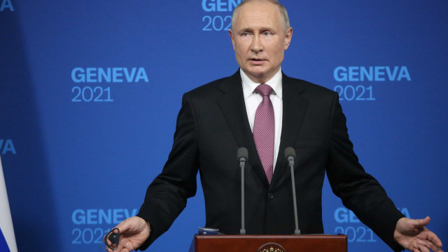 Vladimir Putin questiona jornalista: "De que é que tem tanto medo?"