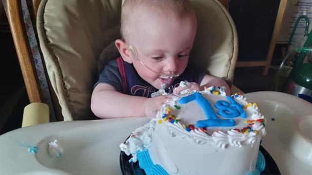 Bebê mais prematuro do mundo celebra o primeiro aniversário