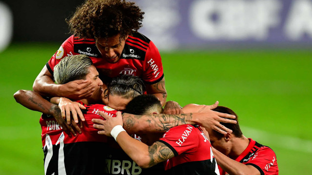 Com torcida, Flamengo enfrenta Grêmio para confirmar vaga na semifinal