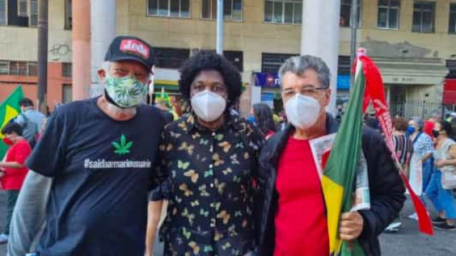 Famosos participam de manifestações que pedem impeachment de Bolsonaro