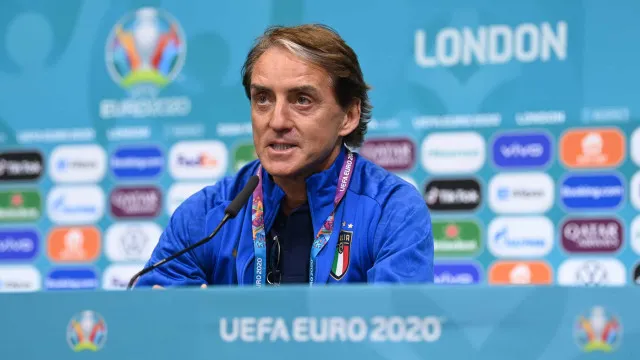 
                    Mancini é apresentado pela Itália e diz: 'Queremos ser o time a ser batido'
                