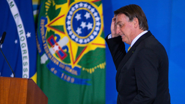 Bolsonaro reconhece 'problemas' na economia e inflação, mas culpa governadores