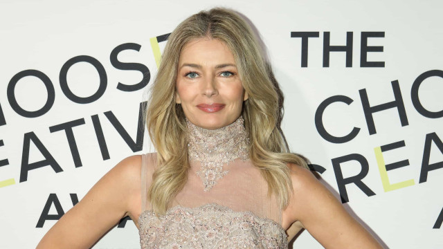 Aos 56 anos, modelo Paulina Porizkova posa sem roupa