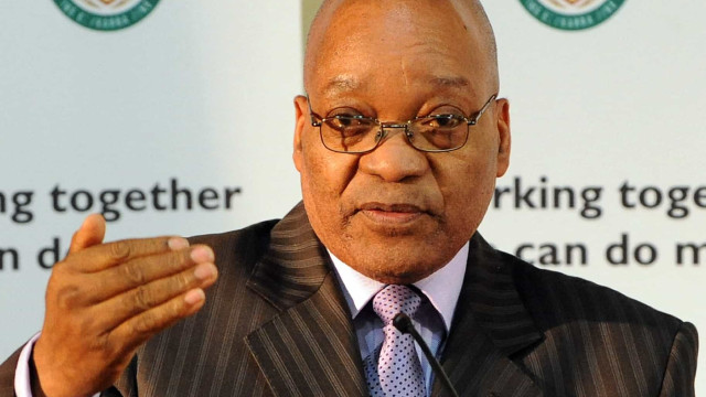 Jacob Zuma, ex-presidente da África do Sul, entrega-se à prisão