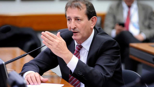 Nilto Tatto sugere que militares se afastem do governo