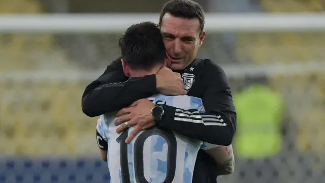 
                    'Estamos bem', diz Scaloni após polêmica com família de Messi
                