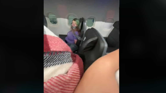 Mulher é amarrada e amordaçada durante voo da American Airlines