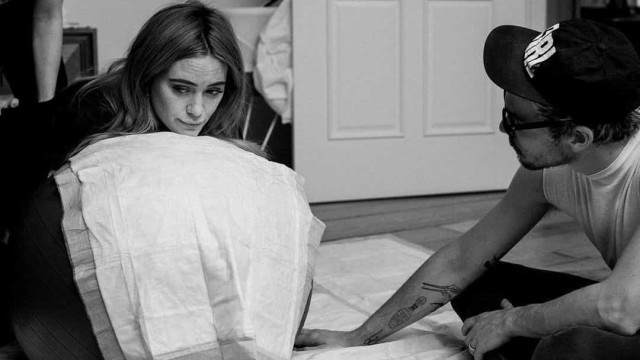 Hilary Duff compartilha fotografias do seu parto em casa