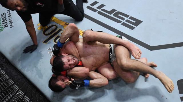 Thiago Moisés é finalizado no quarto round por Islam Makhachev