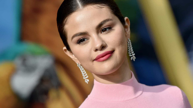 Selena Gomez leva prêmio de melhor atriz em Cannes com colegas de 'Emilia Pérez'