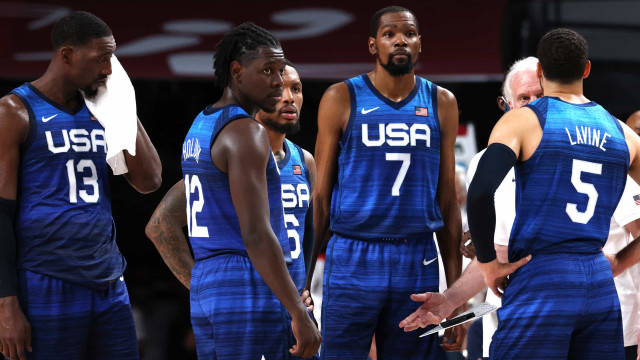 EUA vacilam e perdem de virada para França na estreia do basquete na Olimpíada