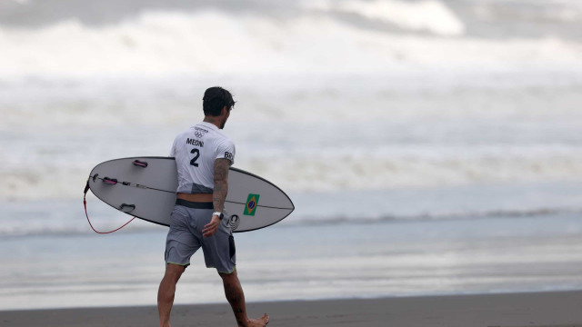 Gabriel Medina volta ao surfe na Indonésia após pausa para cuidar da saúde mental