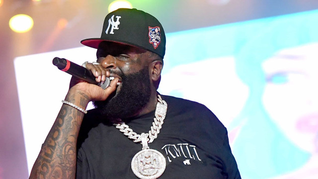 Rapper Rick Ross tem 100 carros na garagem, mas não tem carteira
