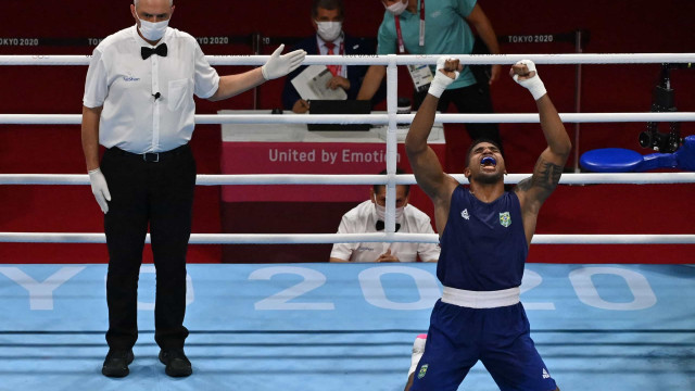Abner Teixeira derrota jordaniano e garante o bronze no boxe dos Jogos de Tóquio