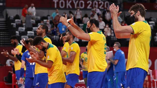 Brasil supera França em jogão com set 'interminável' e fica em 2º no vôlei
